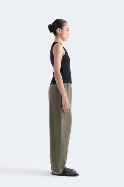 Barrel fit trousers