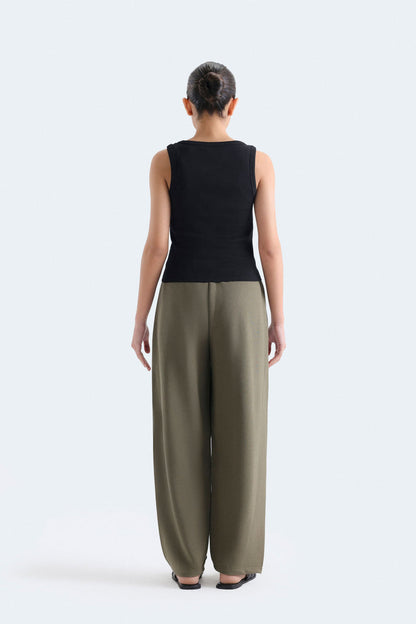 Barrel fit trousers